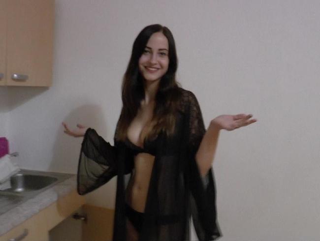 Young Devotion Porno Video: Blowjob für dreisten Hausmeiser!!