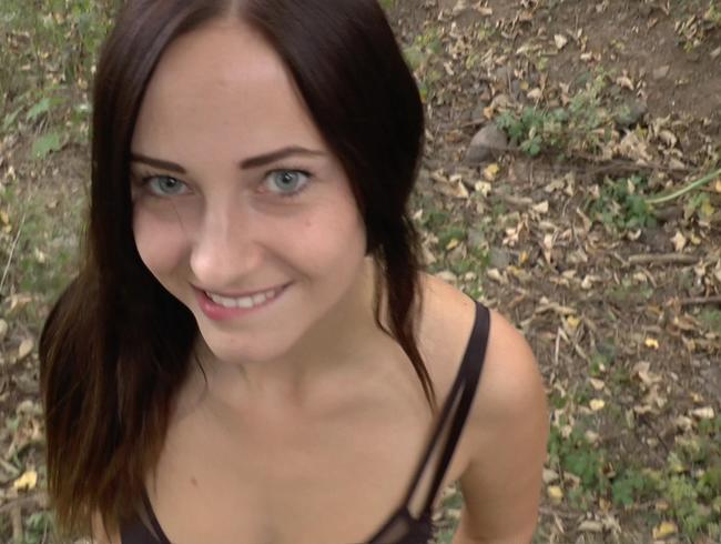 Young Devotion Porno Video: Mit Fremden Im Wald gefickt!